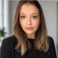Лиза Шагурина — автор обзора
